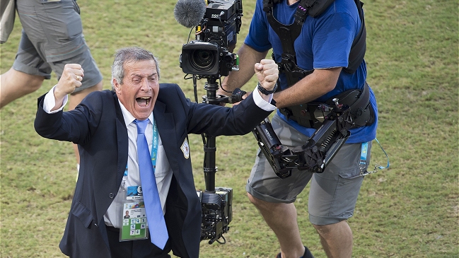 Oscar Tabárez acordó su permanencia en la selección uruguaya