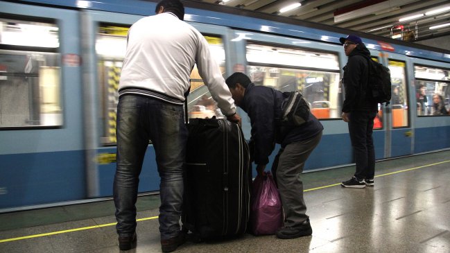 Vecinos de Pudahuel buscan frenar en tribunales norma de bultos del Metro