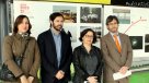 Fotógrafos exhiben sus trabajos en paraderos de Transantiago
