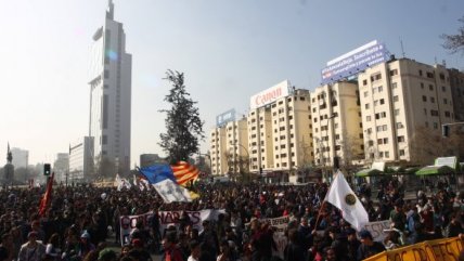 Estudiantes convocaron a 80 mil personas en Santiago
