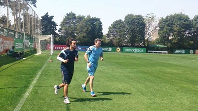 Jorge Valdivia regresó a los trabajos físicos en Palmeiras tras su lesión
