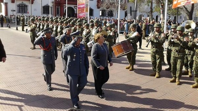 Presidenta Bachelet encabeza desfile por los 470 años de La Serena