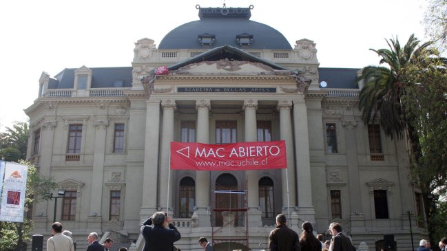 Director del MAC pidió enrejar Parque Forestal por feria de las pulgas