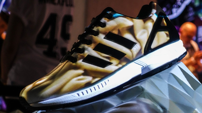  Aplicación permitirá proyectar imágenes en zapatillas  