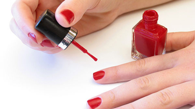 El esmalte de uñas antiviolación que indigna a las feministas