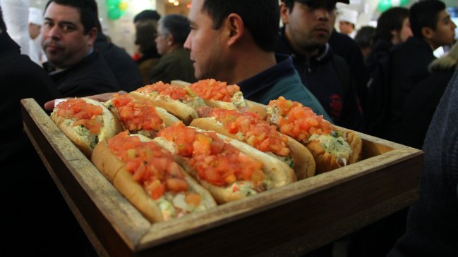 Diputados RN ingresaron moción para exhibir información sanitaria en restaurantes
