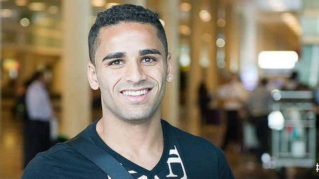 FC Barcelona oficializó al lateral brasileño Douglas