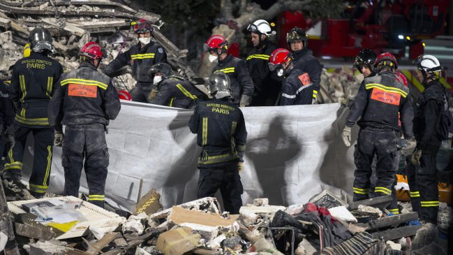Derrumbe de edificio en París dejó al menos seis muertos