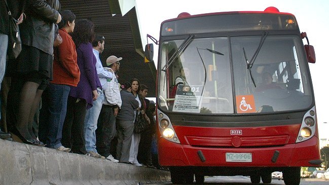Diputados rechazan alzas de tarifas en el Metro y el Transantiago