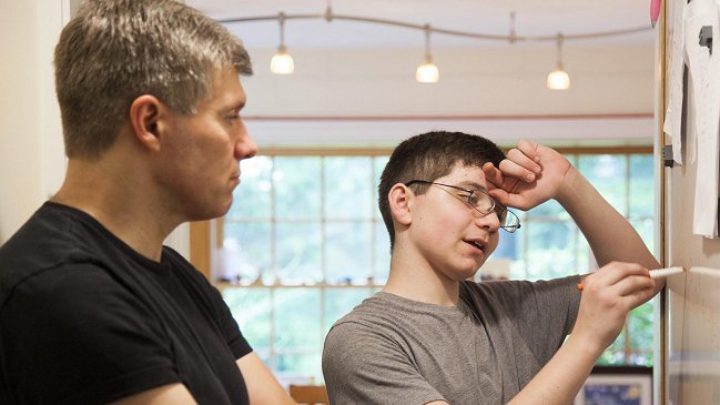 Hombre creó un páncreas biónico para ayudar a su hijo diabético