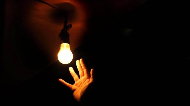 Cuentas de la luz podrían subir hasta 15 por ciento en el cuatro trimestre
