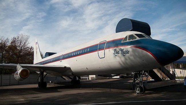 Los dos aviones privados de Elvis Presley salen a la venta