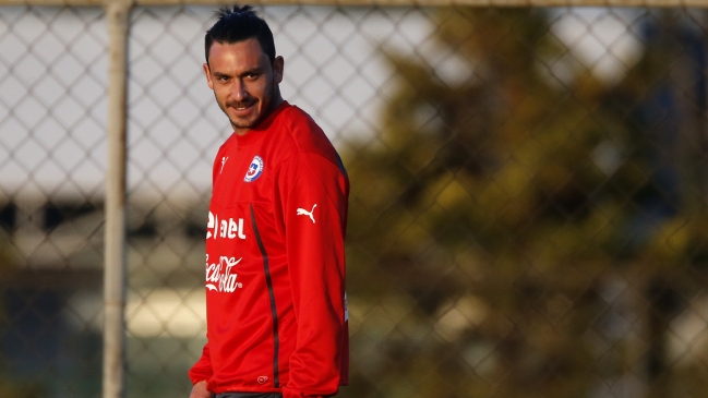 Mauricio Pinilla trabajó de forma diferenciada y es duda para duelo con México