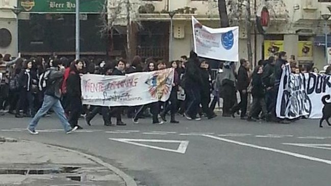 Nueva marcha contra el ranking de notas corta el tránsito en Alameda