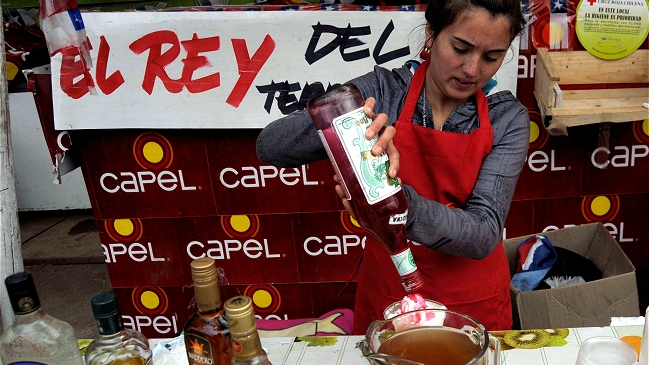 Inquietud entre fonderos genera límite horario a la venta de alcohol en Santiago