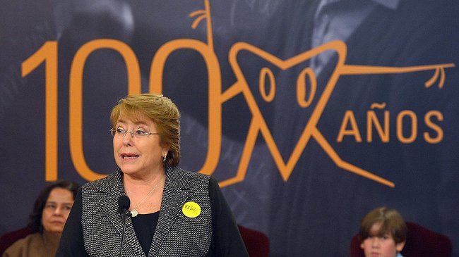 Bachelet: Nicanor Parra todavía tiene mucho que entregarnos