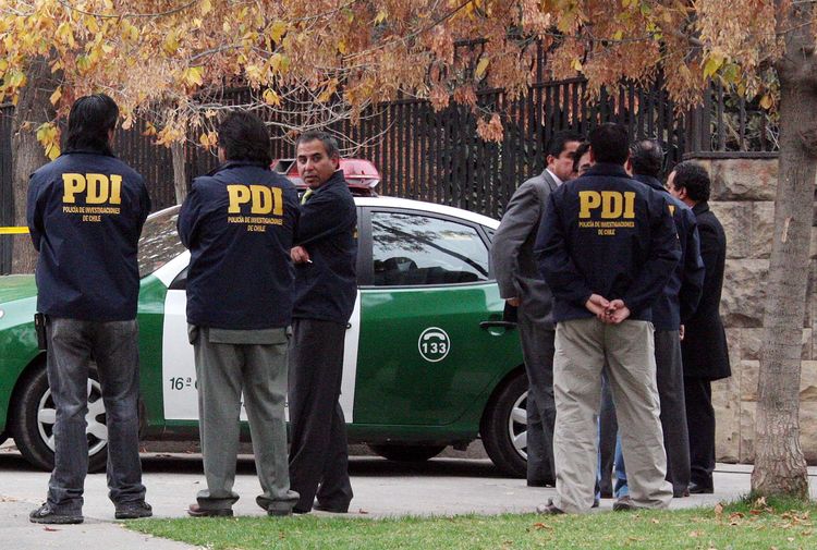 Delincuentes huyen con millonario botín tras asaltar camión de valores