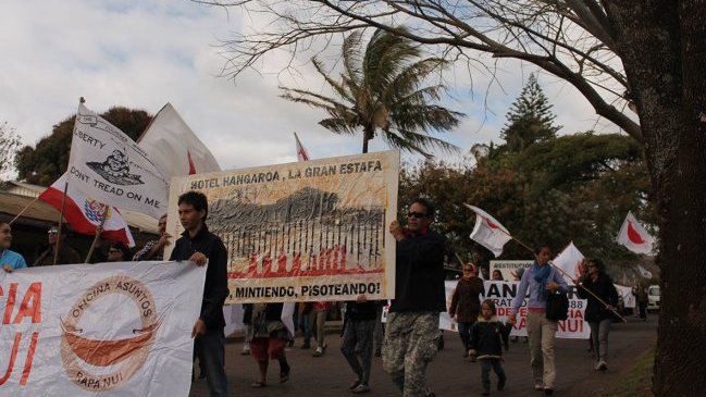 Familias de Rapa Nui protestaron en nuevo aniversario de anexión a Chile