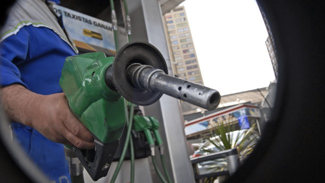 Fuerte alza afectará a bencina de 97 octanos este jueves