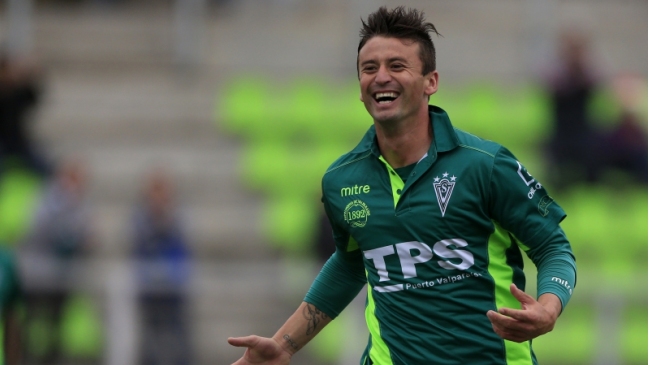 Santiago Wanderers goleó a Cobresal y sigue al acecho de los líderes