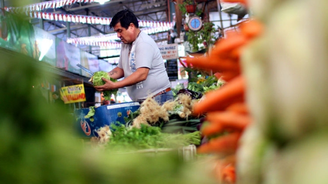 Consumidores pueden ahorrar 8.400 pesos en la compra de una canasta dieciochera