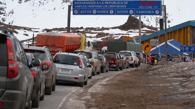 Aduaneros anunciaron paro en Paso Los Libertadores en vísperas de Fiestas Patrias