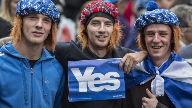 Reino Unido: Líderes de principales partidos prometen más autonomía a Escocia