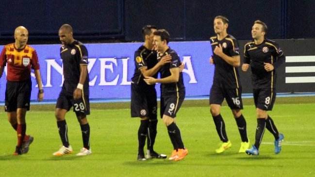Angelo Henríquez anotó su primer gol en la Europa League en victoria de Dinamo Zagreb