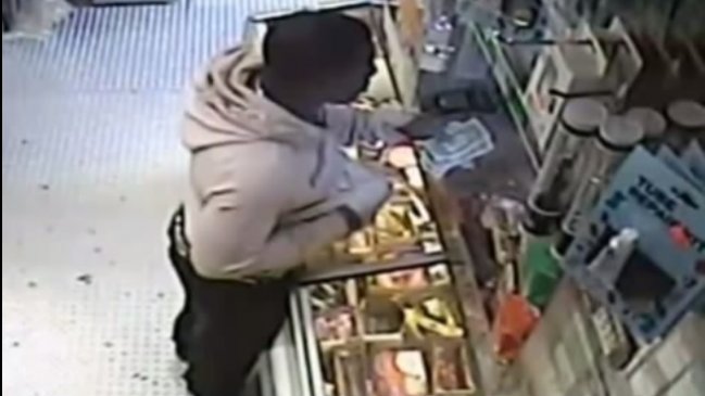 Delincuente asaltó minimarket armado con un plátano