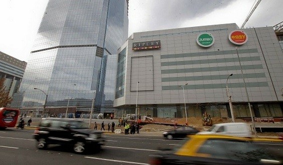 Mujer murió tras caer desde sexto piso del mall Costanera Center