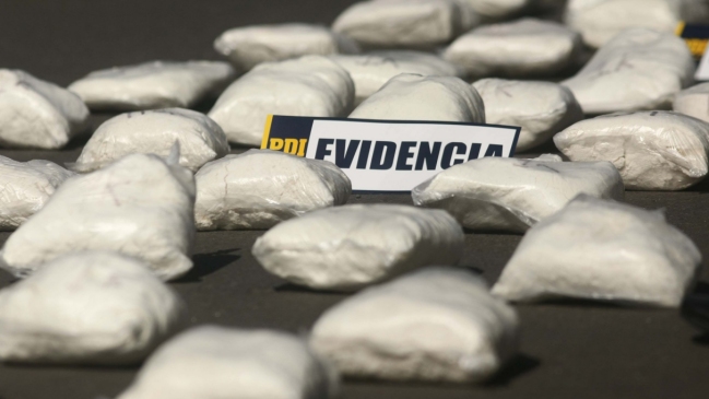 PDI decomisó cocaína desde el interior de artesanía típica de Rapa Nui