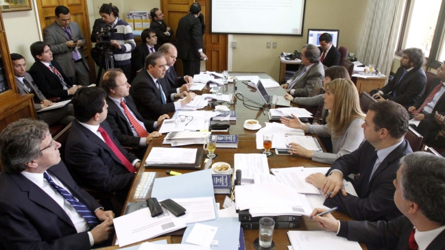 Patricio Walker propone aumentar senadores a 52