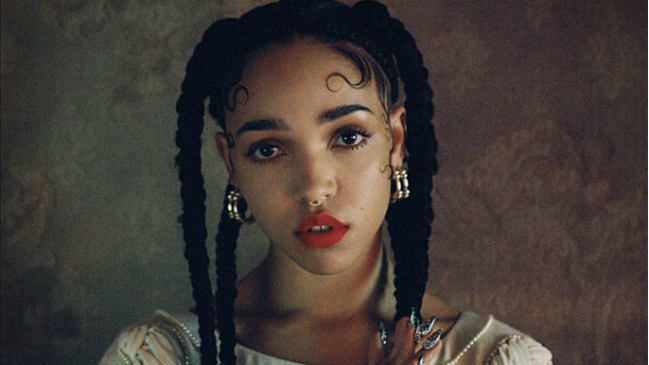 Nueva novia de Robert Pattinson recibe ataques racistas en Twitter