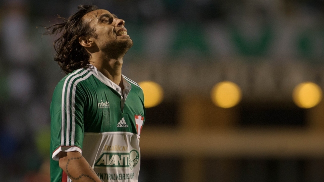 Jorge Valdivia recibió sólo dos fechas de castigo por pisar a un rival en Brasil