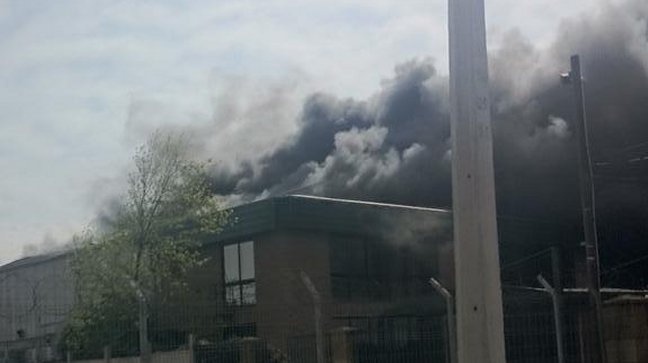 Millonarias pérdidas dejó incendio en fábrica de alimentos en Lampa
