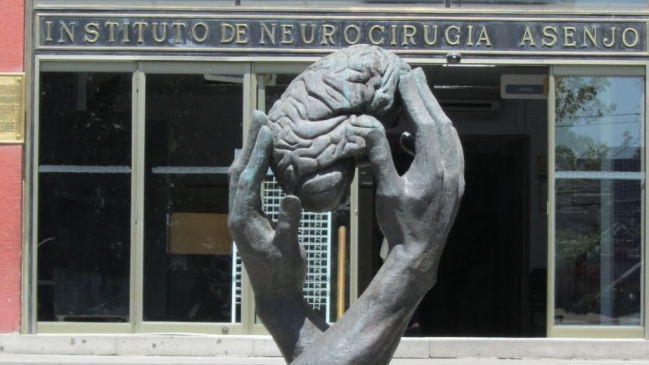 Niña de tres años permanece en riesgo vital por un clavo incrustado en la cabeza