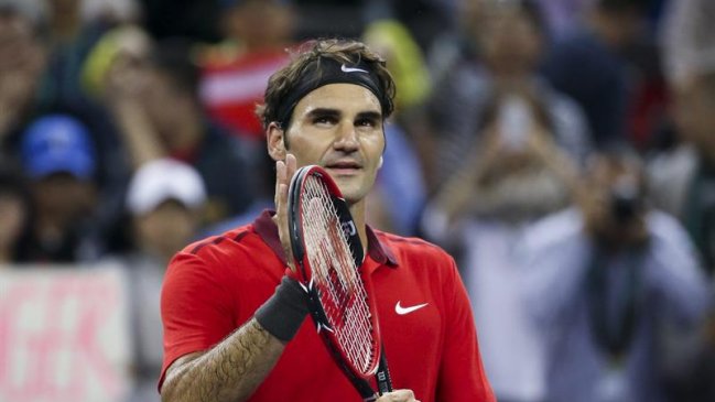 Roger Federer avanzó a semifinales de Shanghai con sólido triunfo sobre Julien Benneteau