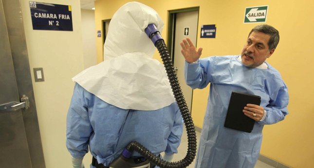 Aumenta demanda de trajes de protección para el ébola