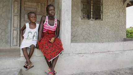   Experto en Bioética: No se había investigado un tratamiento al ébola porque no es rentable 