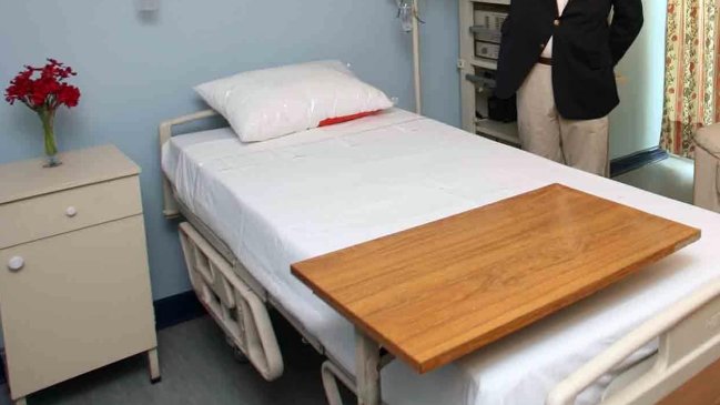 Conoce cuánto cuesta un día de cama y un examen rutinario en diferentes clínicas