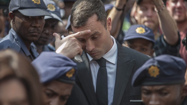 Trabajador social recomendó que Oscar Pistorius cumpla condena en casa
