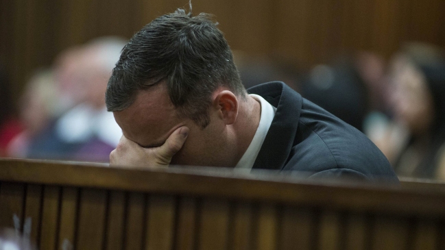 Familiar de la novia de Oscar Pistorius pidió que el atleta vaya a la cárcel