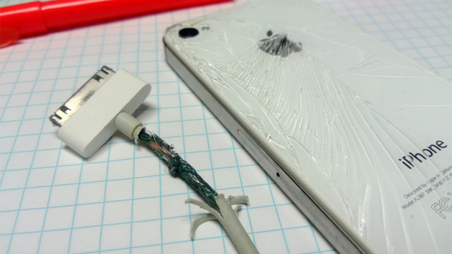 ¿Por qué se rompen tanto los cables de Apple?