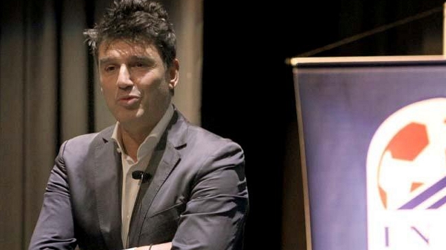 Jefe del Departamento de Arbitraje de la FIFA ofreció charla a jueces chilenos