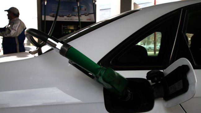 Econsult: Precios de las gasolinas caerían 61 pesos sin el Mepco