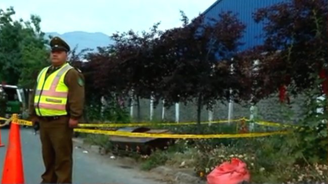 Carabineros investiga hallazgo de ataúd en plena vía pública