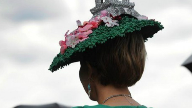 Por qué los sombreros son el accesorio perfecto para la era de las redes sociales