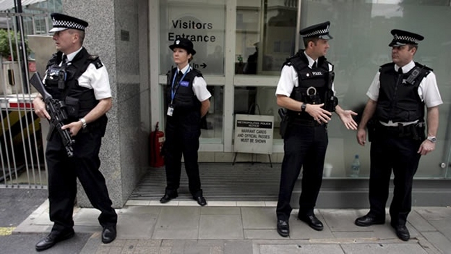 Una mujer de 25 años fue detenida en Inglaterra por supuesto terrorismo