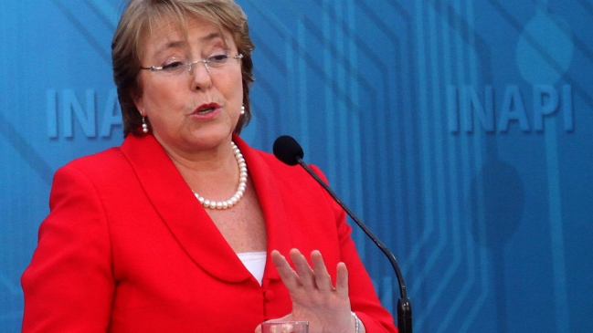Fin al lucro, copago y selección: Bachelet pidió debate con 
