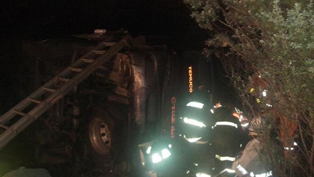 Bus volcó a la altura de Pitrufquén